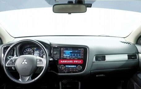 Mitsubishi Outlander III рестайлинг 3, 2014 год, 1 820 000 рублей, 9 фотография