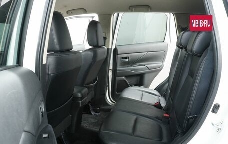 Mitsubishi Outlander III рестайлинг 3, 2014 год, 1 820 000 рублей, 14 фотография