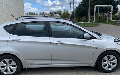 Hyundai Solaris II рестайлинг, 2015 год, 730 000 рублей, 3 фотография