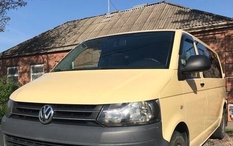 Volkswagen Multivan T5, 2012 год, 2 300 000 рублей, 2 фотография