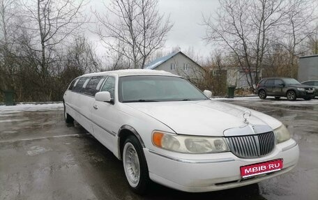 Lincoln Town Car III рестайлинг, 2001 год, 440 000 рублей, 1 фотография