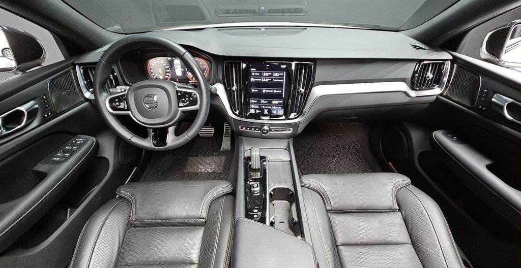 Volvo S60, 2022 год, 3 540 000 рублей, 7 фотография