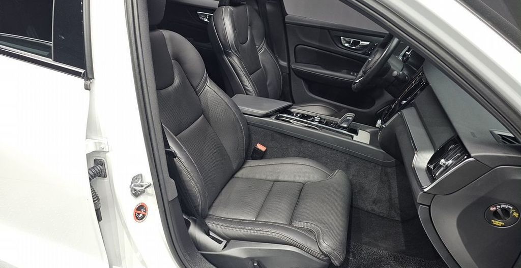 Volvo S60, 2022 год, 3 540 000 рублей, 10 фотография