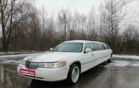 Lincoln Town Car III рестайлинг, 2001 год, 440 000 рублей, 2 фотография