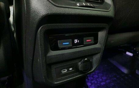 Volkswagen Tiguan II, 2021 год, 2 590 000 рублей, 18 фотография