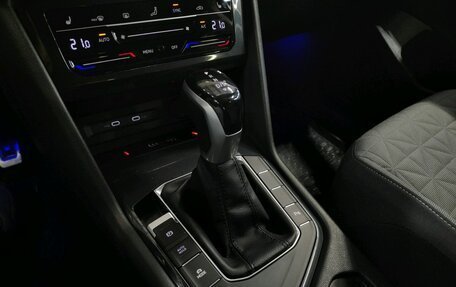 Volkswagen Tiguan II, 2021 год, 2 590 000 рублей, 17 фотография