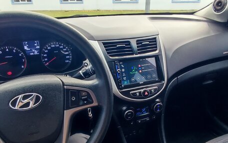Hyundai Solaris II рестайлинг, 2016 год, 1 100 000 рублей, 4 фотография