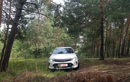 Toyota Camry, 2017 год, 1 840 000 рублей, 2 фотография