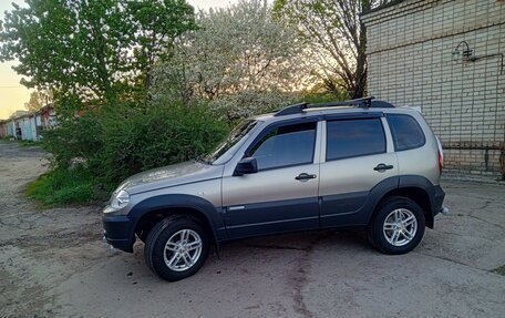 Chevrolet Niva I рестайлинг, 2012 год, 710 000 рублей, 3 фотография