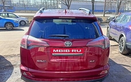 Toyota RAV4, 2018 год, 2 300 000 рублей, 10 фотография