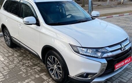 Mitsubishi Outlander III рестайлинг 3, 2015 год, 1 580 000 рублей, 1 фотография