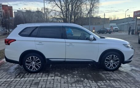 Mitsubishi Outlander III рестайлинг 3, 2015 год, 1 580 000 рублей, 4 фотография