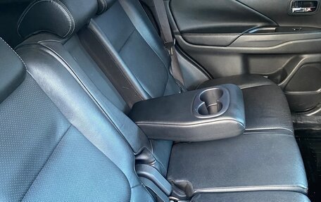 Mitsubishi Outlander III рестайлинг 3, 2015 год, 1 580 000 рублей, 13 фотография