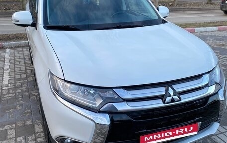 Mitsubishi Outlander III рестайлинг 3, 2015 год, 1 580 000 рублей, 12 фотография