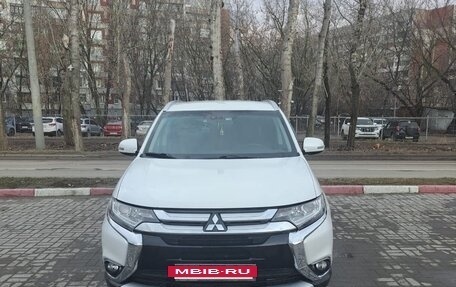 Mitsubishi Outlander III рестайлинг 3, 2015 год, 1 580 000 рублей, 8 фотография
