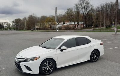 Toyota Camry, 2018 год, 2 050 000 рублей, 1 фотография