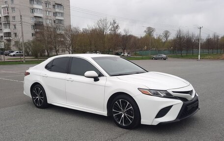 Toyota Camry, 2018 год, 2 050 000 рублей, 11 фотография