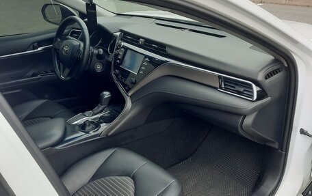 Toyota Camry, 2018 год, 2 050 000 рублей, 12 фотография