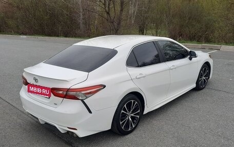 Toyota Camry, 2018 год, 2 050 000 рублей, 8 фотография