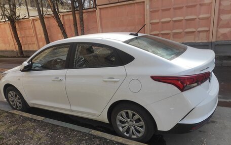 Hyundai Solaris II рестайлинг, 2021 год, 2 000 000 рублей, 5 фотография