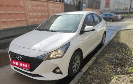 Hyundai Solaris II рестайлинг, 2021 год, 2 000 000 рублей, 2 фотография