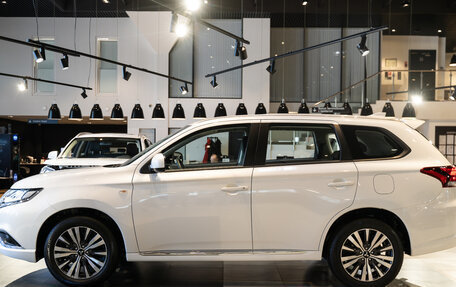 Mitsubishi Outlander III рестайлинг 3, 2022 год, 3 490 000 рублей, 9 фотография