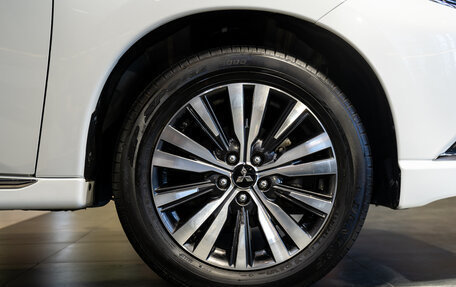 Mitsubishi Outlander III рестайлинг 3, 2022 год, 3 490 000 рублей, 13 фотография