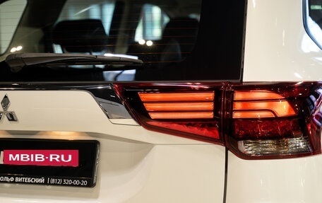 Mitsubishi Outlander III рестайлинг 3, 2022 год, 3 490 000 рублей, 11 фотография