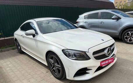 Mercedes-Benz C-Класс, 2019 год, 3 900 000 рублей, 4 фотография