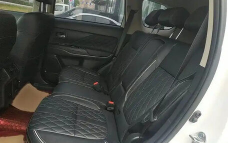 Mitsubishi Outlander III рестайлинг 3, 2021 год, 2 320 000 рублей, 8 фотография