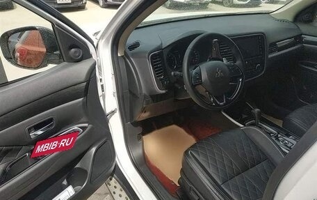 Mitsubishi Outlander III рестайлинг 3, 2021 год, 2 320 000 рублей, 9 фотография
