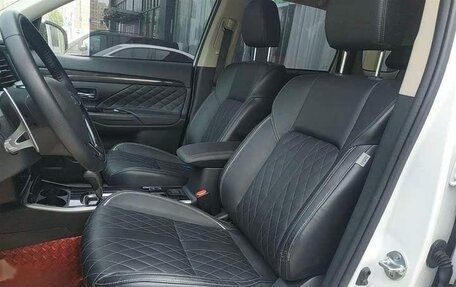 Mitsubishi Outlander III рестайлинг 3, 2021 год, 2 320 000 рублей, 14 фотография