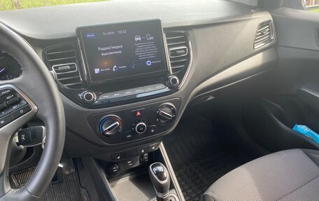 Hyundai Solaris II рестайлинг, 2021 год, 1 950 000 рублей, 12 фотография