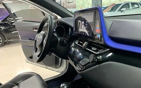 Toyota C-HR I рестайлинг, 2021 год, 1 790 000 рублей, 9 фотография