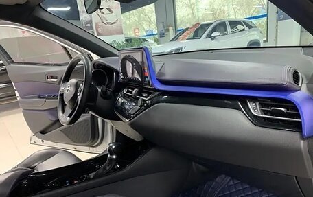 Toyota C-HR I рестайлинг, 2021 год, 1 790 000 рублей, 13 фотография