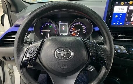 Toyota C-HR I рестайлинг, 2021 год, 1 790 000 рублей, 18 фотография