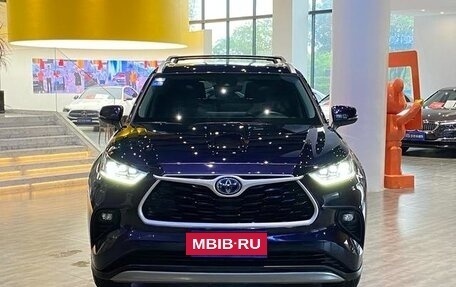 Toyota Highlander, 2022 год, 3 750 000 рублей, 3 фотография