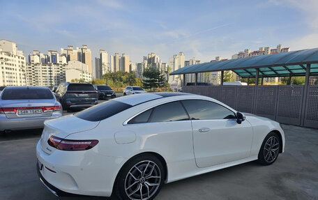 Mercedes-Benz E-Класс, 2022 год, 4 660 000 рублей, 3 фотография