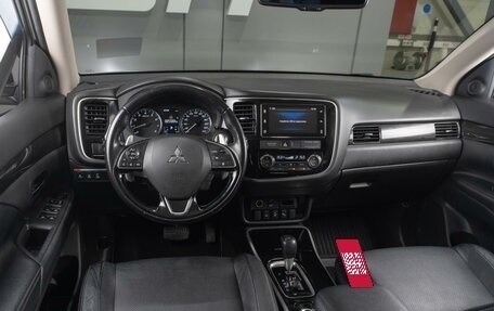 Mitsubishi Outlander III рестайлинг 3, 2018 год, 2 489 000 рублей, 6 фотография