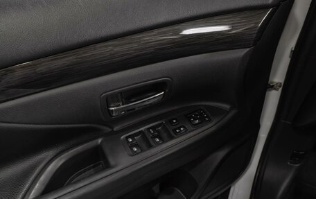 Mitsubishi Outlander III рестайлинг 3, 2018 год, 2 489 000 рублей, 21 фотография