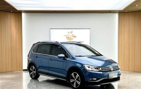 Volkswagen Touran III, 2022 год, 1 790 000 рублей, 4 фотография