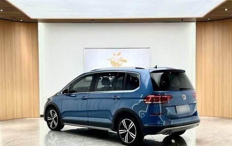 Volkswagen Touran III, 2022 год, 1 790 000 рублей, 7 фотография