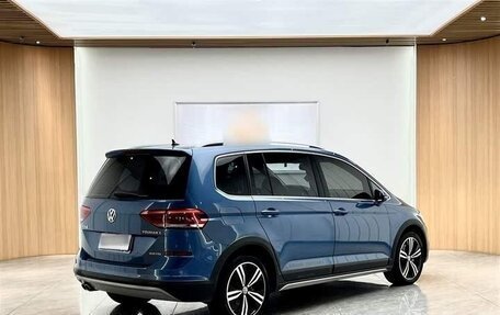 Volkswagen Touran III, 2022 год, 1 790 000 рублей, 5 фотография