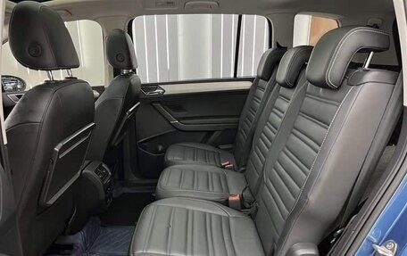 Volkswagen Touran III, 2022 год, 1 790 000 рублей, 14 фотография