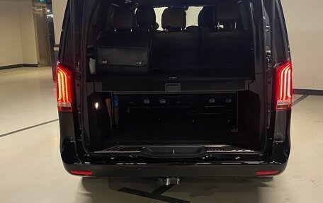 Mercedes-Benz V-Класс, 2017 год, 6 000 000 рублей, 10 фотография