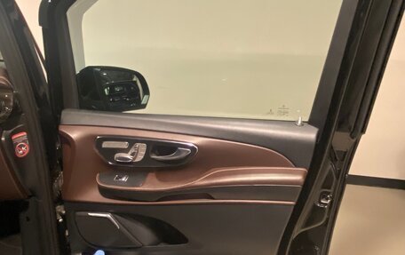 Mercedes-Benz V-Класс, 2017 год, 6 000 000 рублей, 17 фотография