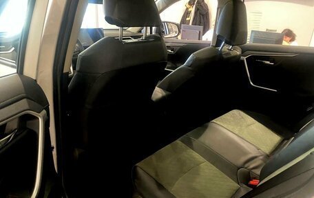 Toyota RAV4, 2024 год, 5 400 000 рублей, 9 фотография