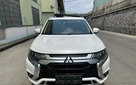 Mitsubishi Outlander III рестайлинг 3, 2021 год, 2 350 000 рублей, 3 фотография