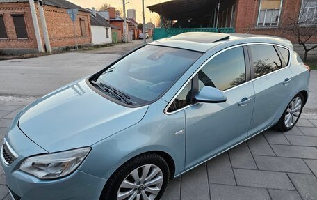 Opel Astra J, 2010 год, 570 000 рублей, 2 фотография