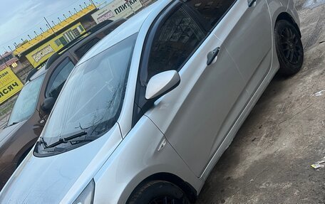 Hyundai Solaris II рестайлинг, 2012 год, 600 000 рублей, 8 фотография